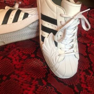 Jeremy Scott x adidas superstar wings